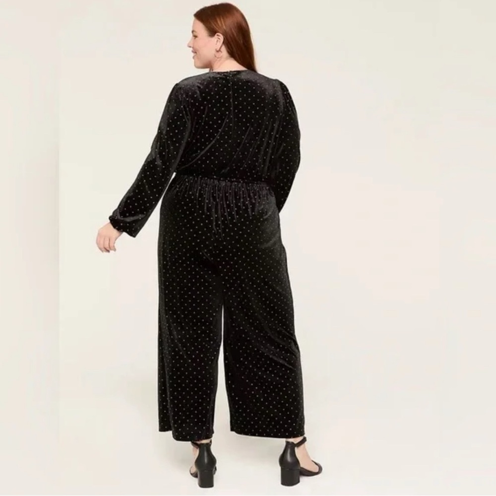 Elegant Black Jumpsuit with Gold Accents - Picture 2 of 2